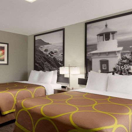 Super 8 By Wyndham Eureka Hotel Buitenkant foto
