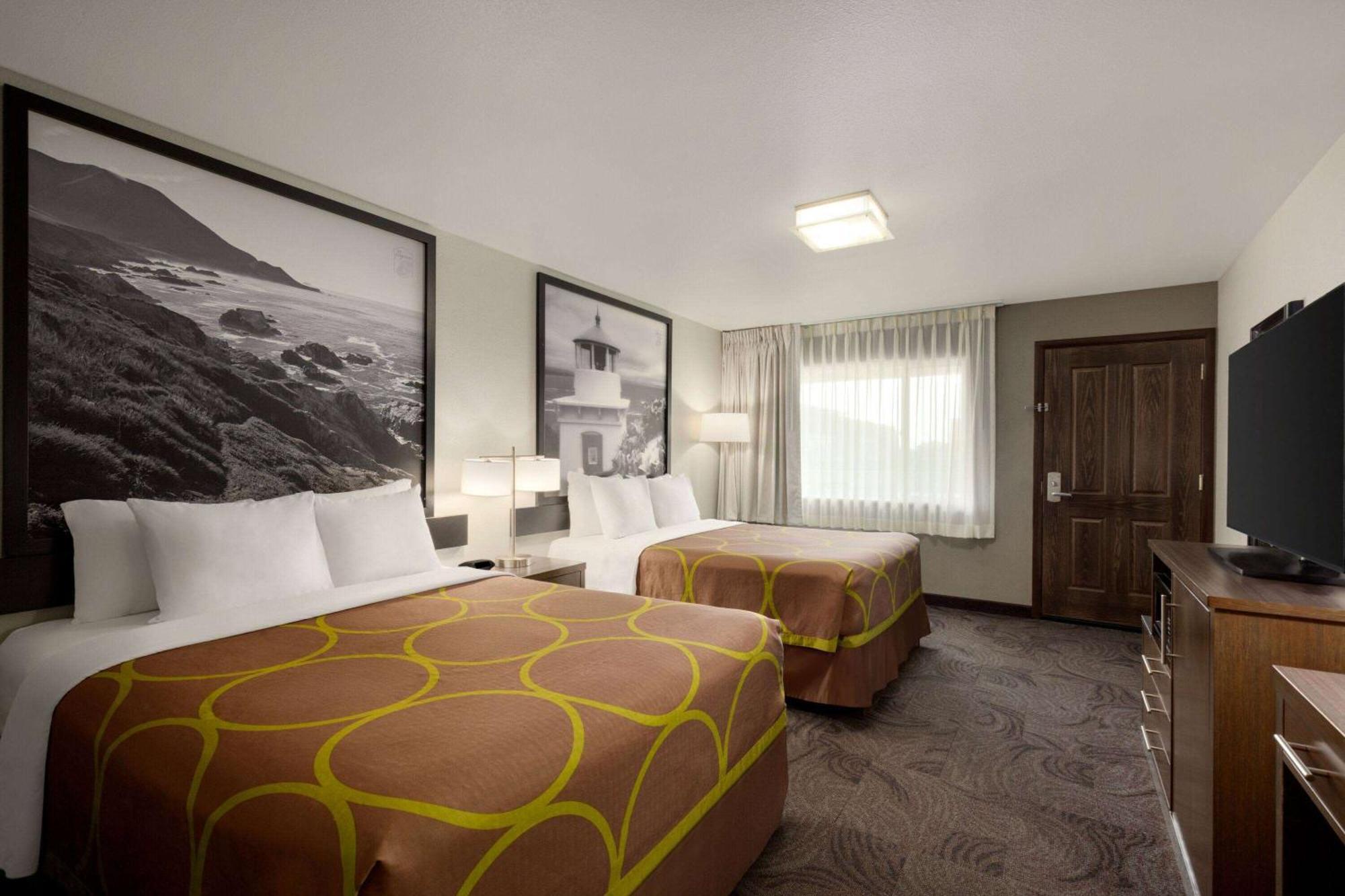 Super 8 By Wyndham Eureka Hotel Buitenkant foto