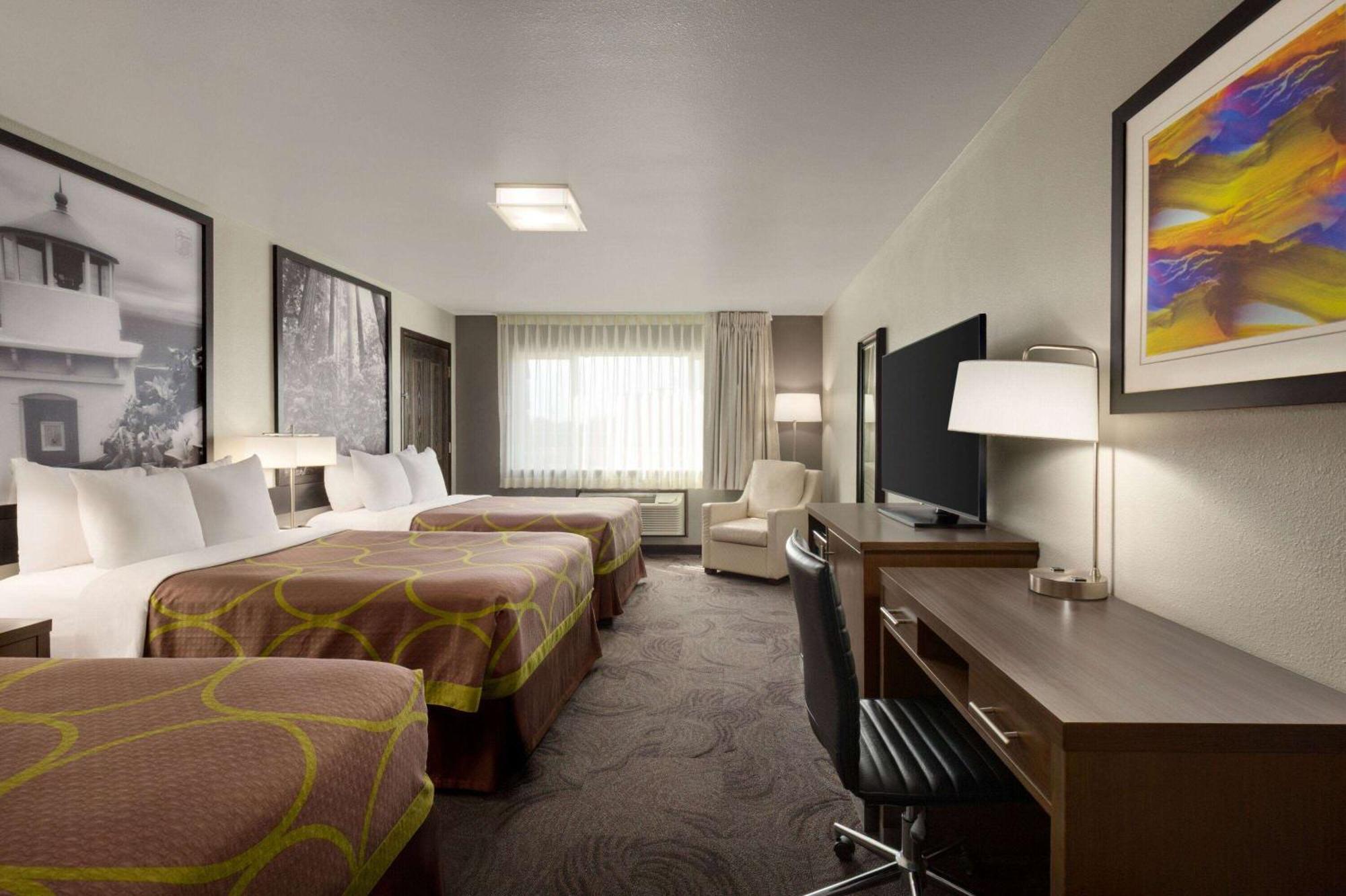 Super 8 By Wyndham Eureka Hotel Buitenkant foto