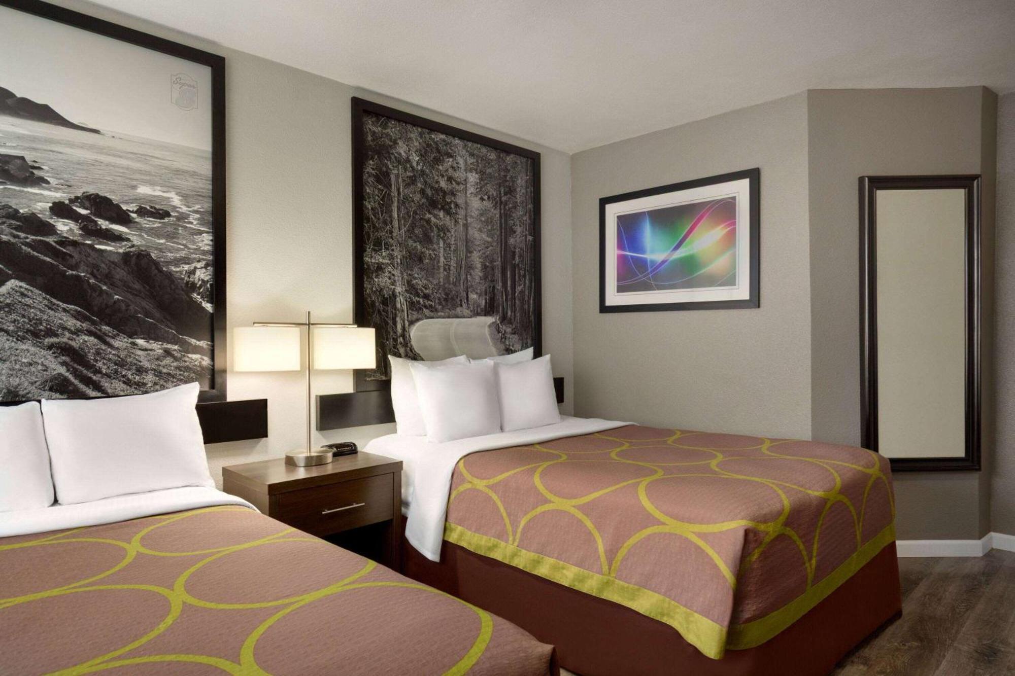 Super 8 By Wyndham Eureka Hotel Buitenkant foto