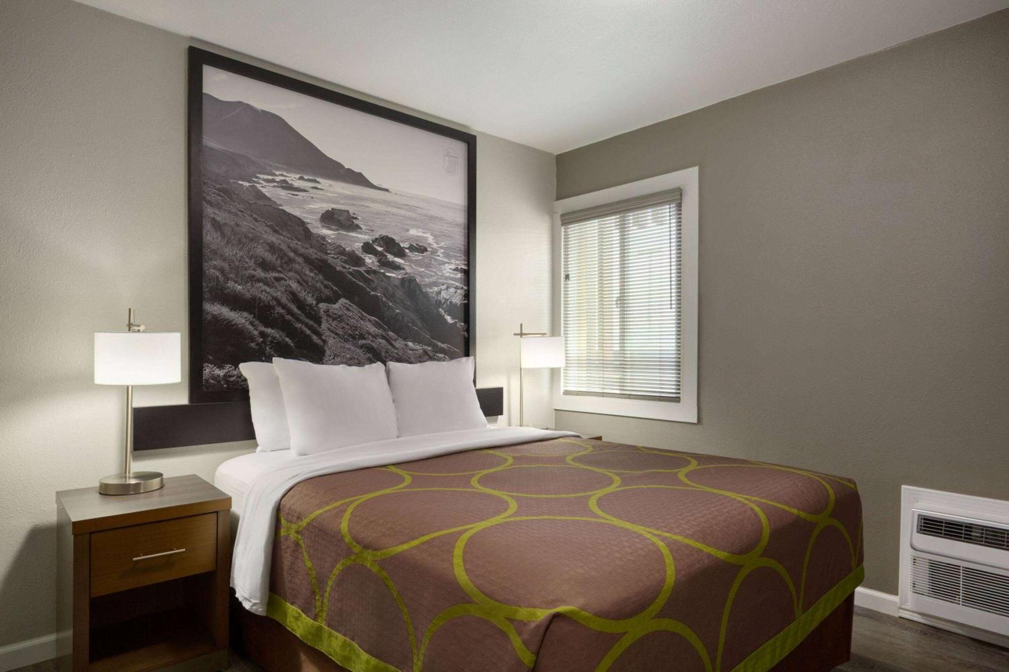 Super 8 By Wyndham Eureka Hotel Buitenkant foto