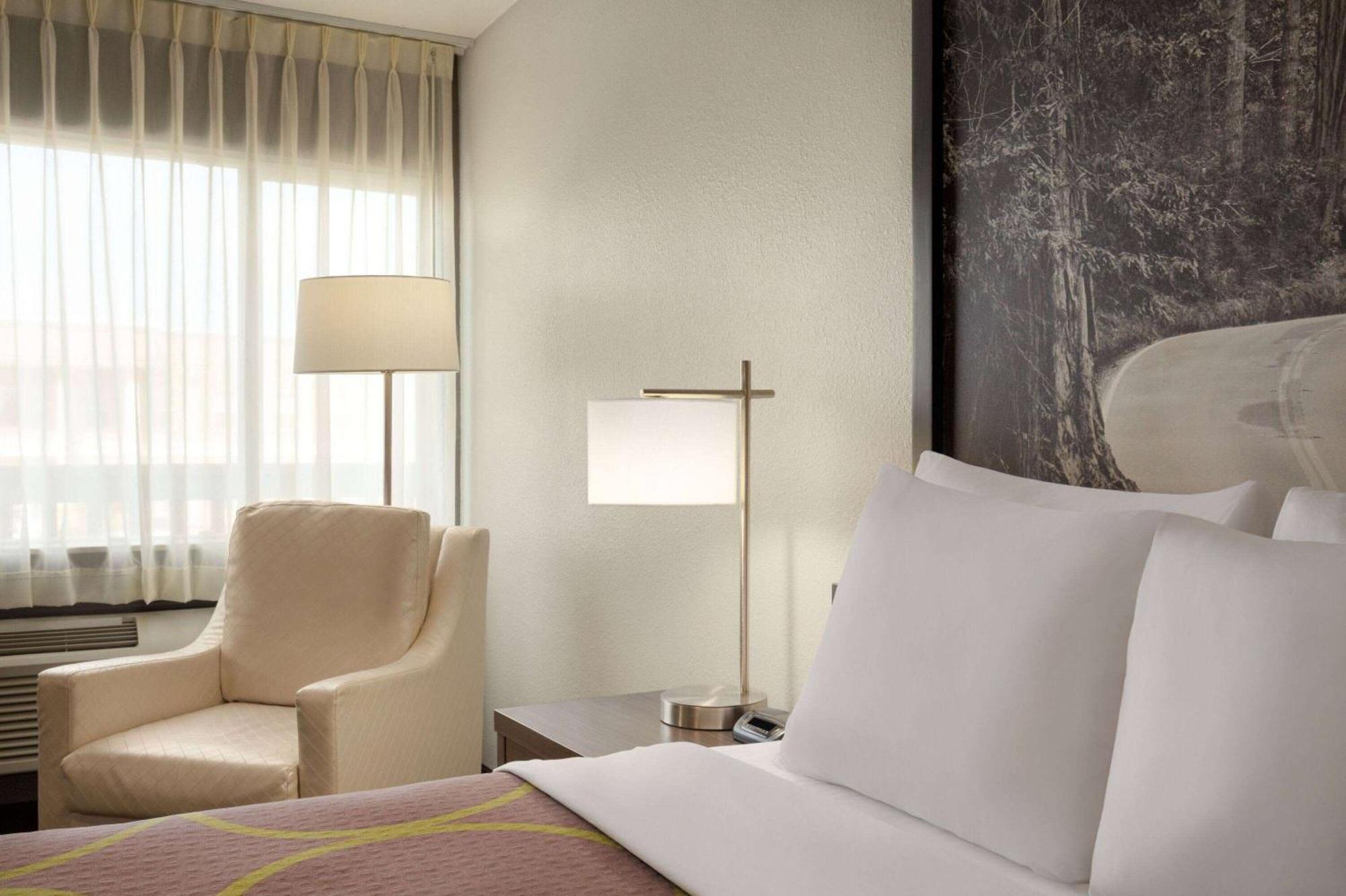 Super 8 By Wyndham Eureka Hotel Buitenkant foto