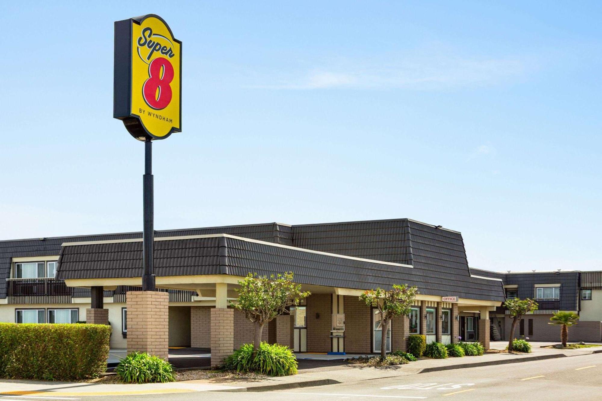 Super 8 By Wyndham Eureka Hotel Buitenkant foto